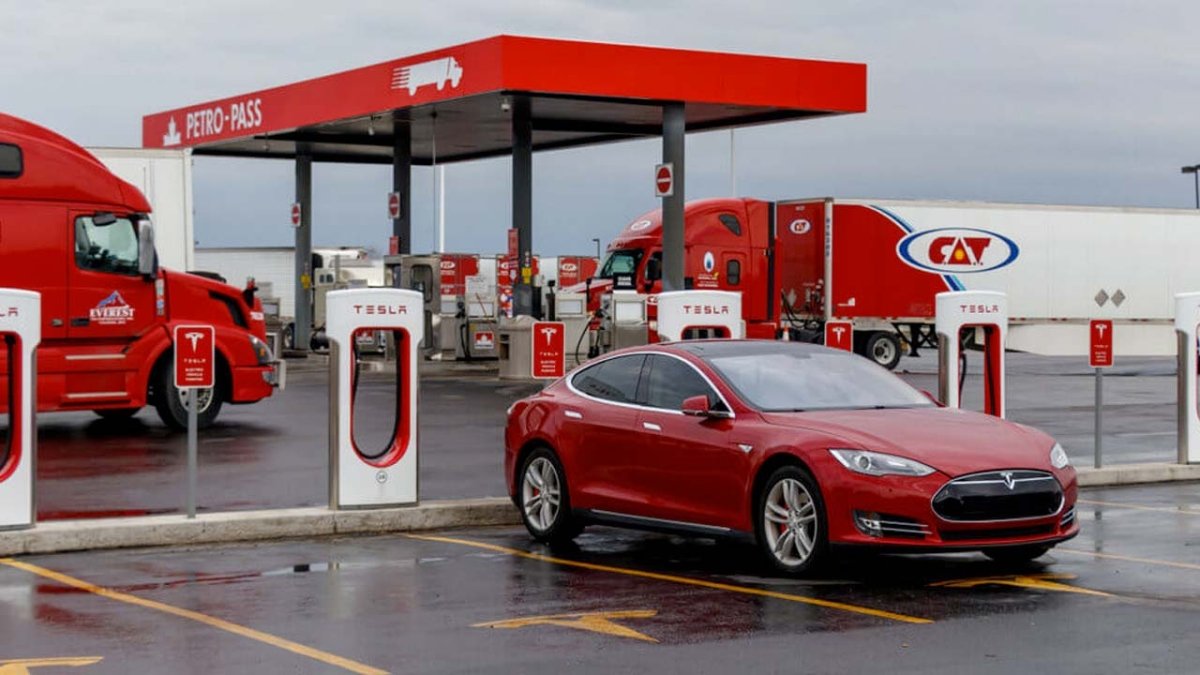 Can you charge your sales tesla in the rain